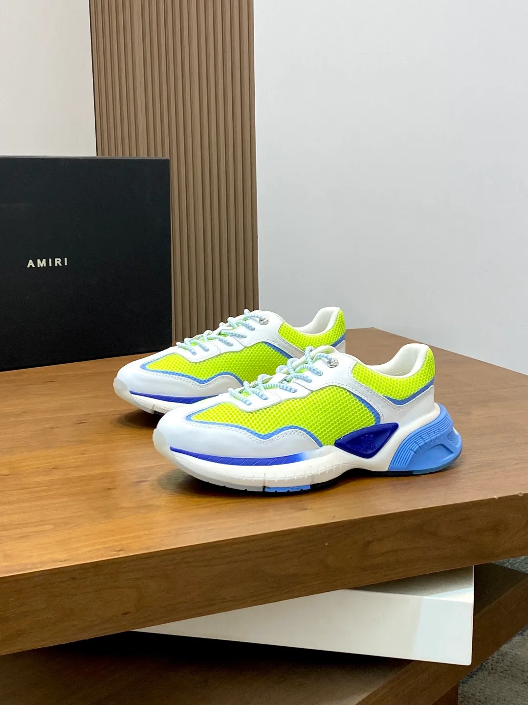 💰740 AMIRI's new men's casual sports shoes, made of first-layer cowhide leather uppers and spliced ​​with original breathable mesh, rich in three-dimensionality, contrasting color design, simple style, fashionable and sporty, breathable mesh lining, original ultra-light outsole, a must-have item for daily leisure! Size: 38-45 (38, 45 customized)